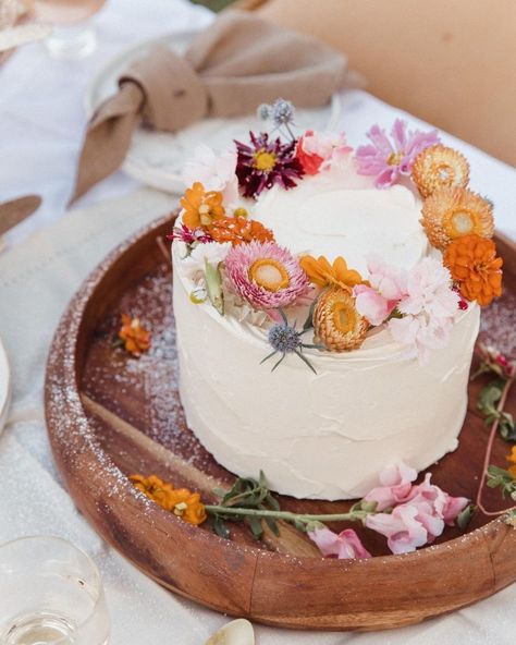 Wedding Cake Guide, Wildflower Cake, Small Wedding Cakes, Wedding Cake Ideas, Floral Wedding Cake, Gorgeous Wedding Cake, Simple Wedding Cake, 2022 Wedding