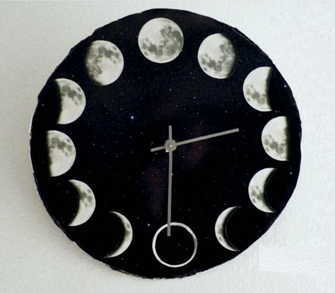 Moon Fazes, Learning Diary, Wall Clock Craft, Wall Clock Design Ideas, Wall Clock Painting, Wall Magazine, Peace Poles, Vinyl Record Art Ideas, Moon Clock