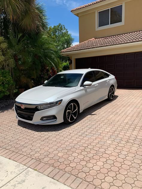 Honda Accord Aesthetic, White Honda Accord, Honda Accord Modified, 2019 Honda Accord, Best Cars For Teens, Car For Teens, Honda Accord Sport, Girly Car Accessories, Luxurious Cars