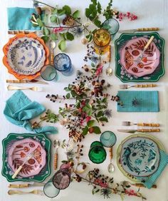 Anthropologie Table Setting, Anthropologie Tablescape, Anthropologie Living Room Inspiration, Dinner Party Set Up, Anthropologie Dining Room, Anthropologie Aesthetic, Dinner Table Setting Ideas, Boho Table Setting, Colorful Tablescapes