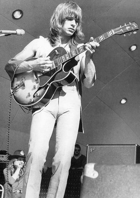 Steve Howe Chris Squire, Steve Howe, The Crystal Palace, Yes Band, Beat Generation, Best Guitarist, Music Pics, Progressive Rock, Crystal Palace