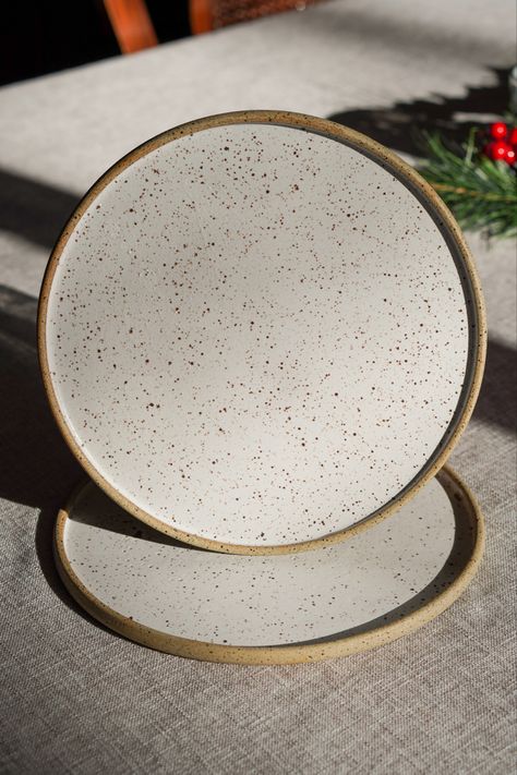 Speckled Ceramic Plates, Aesthetic Ceramic Plate, Ceramic Plates Aesthetic, Pottery Wheel Plate, Ceramics Plate Ideas, Wheel Thrown Plates, Speckled Clay Pottery, Ceramic Plate Ideas, Speckled Ceramics