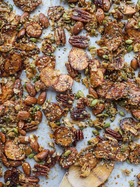 Hemp Recipes, Healthy Trail Mix Recipes, Healthy Snack Mix, Easy Snack Mix, Healthy Trail Mix, Breakfast Basket, Crunchy Snacks, Trail Mix Recipes, Healthy Eating Snacks