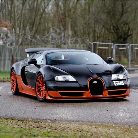 Bugatti Veyron Supersport World Record Edition Photo taken by: @purepowerphotography on Instagram Bugatti Veyron Super Sport, Bug Infestation, Quotes Car, Tmax Yamaha, Fastest Car, Tokyo Drift Cars, Wallpaper Luxury, Dream Car Garage, Car Quotes