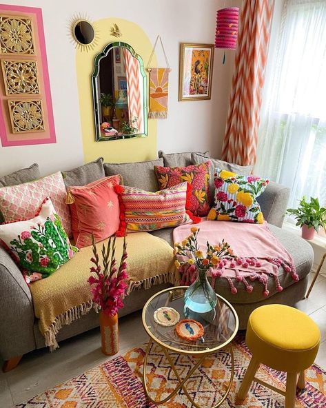 Colourful Living Room Decor, Colorful Apartment, Fall Living Room, Casa Country, Colourful Living Room, Home Decoration Ideas, Apartment Decor Inspiration, Decor Home Living Room, Retro Home Decor