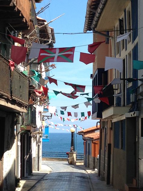 épinglé par ❃❀CM❁✿Bermeo, Basque Country Basque Country Aesthetic, Basque Country Spain, Basque Aesthetic, Basque Culture, Asturian, Spain Aesthetic, Basque Country, San Sebastian, City Aesthetic