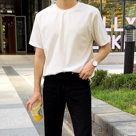 White Tee Black Jeans Outfit, Black Jeans Outfit Mens Casual, White Tee Outfit Mens, Korean Street Fashion Men, Kpop Fashion Men, Minimalist Fashion Men, Men Street Fashion, Mens Trendy Outfits, Men Stylish Dress