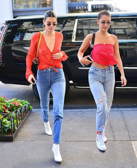 Kendall Jenner New York Catwalk Queen's Walking on Street Braless.. #hollywood #celebrity #style #fashion #sense #humor #beauty #queen #newyork #NY #model #mediareviewit Models Off Duty Style, Kendall Style, Bella Hadid Outfits, Model Street Style, Hadid Style, Kendall Jenner Outfits, Jenner Outfits, Jenner Style, Dynamic Duo