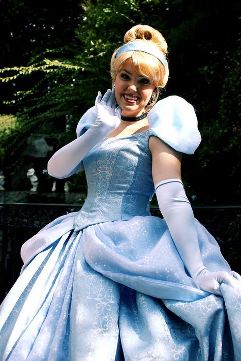 Disneyland Cinderella, Disneyland Face Characters, Cinderella Pictures, Cinderella Characters, Non Disney Princesses, Cinderella Cosplay, Cinderella And Prince Charming, Disney World Characters, Disney Belle