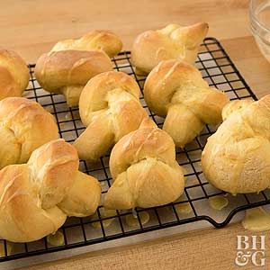 Dating from a recipe that appeared in the 1940s, this sweet citrusy bread dough recipe is tied in tender pretzel-shape rolls. Drizzle glaze from a spoon or squeeze from a bag with a hole snipped in the corner. Serve the rolls for brunch or breakfast. Holiday Ham Dinner, Christmas Dinner Menu Ideas, Dinner Menu Ideas, Pretzel Shape, Ham Dinner, Bread Dough Recipe, Christmas Dinner Menu, Sweet Roll, Breakfast Breads