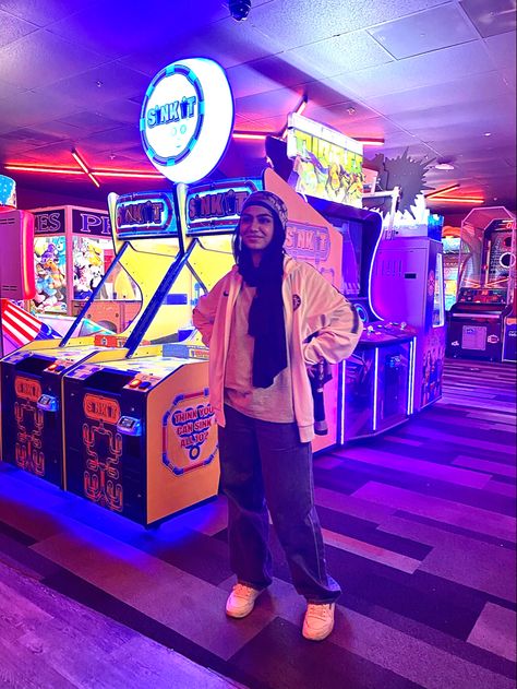 hijabi arcade photo shoot aesthetic street style Arcade Outfit Ideas, Arcade Outfit, Arcade Fashion, Photo Shoot Aesthetic, Aesthetic Street, City Games, Pic Ideas, Yearbook, Modest Fashion