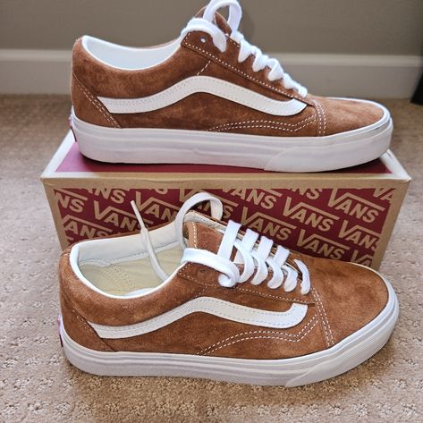 Questions? Leave A Comment Below! Leather Pig Suede. Unisex Size Men 5.0 Women 6.5 Vans Brown, Western Style Outfits, Shoes Vans, Walker Boots, Garment Bags, Vans Old Skool, Womens Vans, Old Skool, Style Outfits