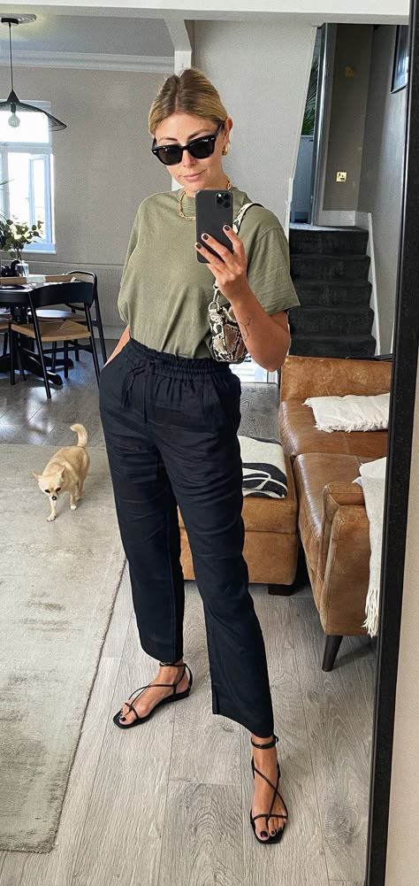 Black Beach Trousers Outfit, Snakeskin Sandals Outfit, Emma Hill Summer Style, Black Linen Joggers Outfit Summer, Summer Outfit Trousers, How To Style Black Linen Pants Casual, Black Linen Capris Outfit, Birkenstock Outfit 2023 Summer, Black Linen Pants Street Style