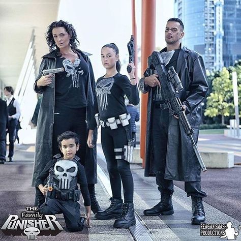 This Punisher family cosplay is blowing our minds! 💀💕 pic via @dadpoolcosplay #cosplay #punisher #familycosplay #daredevil #marvel Punisher Costume, Punisher Cosplay, Family Cosplay, Kaws Wallpaper, Book Artwork, Comic Book Artwork, The Punisher, Marvel Cosplay, Family Costumes