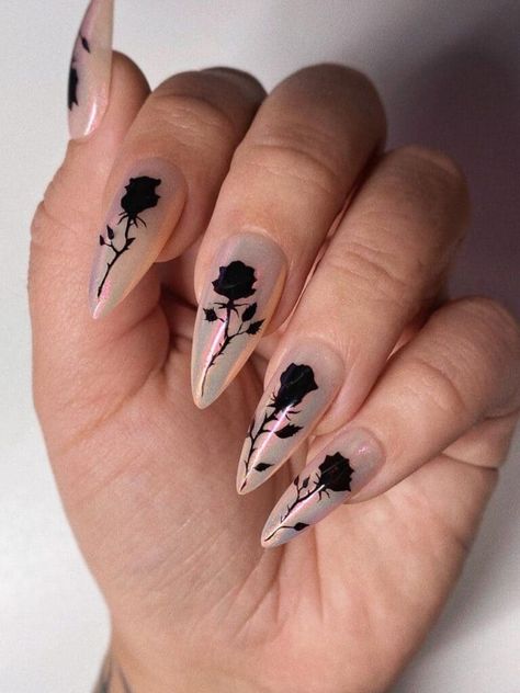 Rose Nail Design, Maquillage Yeux Cut Crease, Black Halloween Nails, Witch Nails, Witchy Nails, Romantic Nails, Fantasy Nails, Gothic Nails, Goth Nails