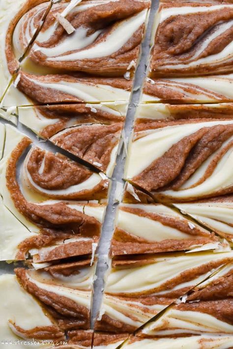 White Chocolate Cinnamon Roll Bark: A super simple, quick and easy sweet treat that combines creamy white chocolate with a buttery cinnamon sugar swirl reminiscent of a cinnamon roll! | cinnamon rolls | cinnamon roll bark | white chocolate cinnamon | stressbaking.com #stressbaking @stressbaking #nobake #bark #whitechocolate #cinnamonroll #cinnamonsugar Cinnamon Roll Cupcakes, Quick And Easy Sweet Treats, White Chocolate Bark, Chocolate Bark Recipe, Bark Recipe, Easy Cinnamon, Chocolate Cinnamon, Savory Snacks, Best Dessert Recipes