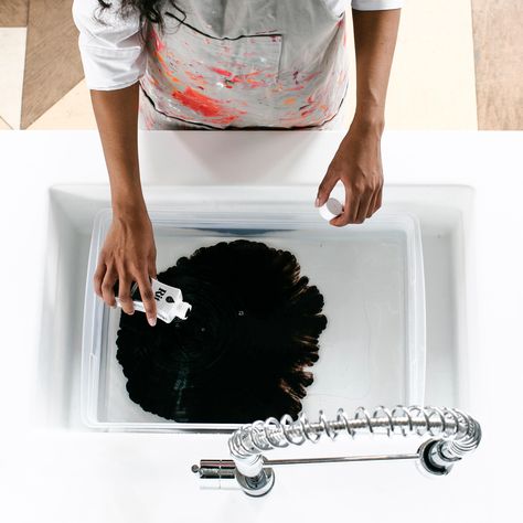 How to Dye Using the Sink or Bucket Method Waves In Hair, Diy Apothecary, Clothes Dye, Business Craft Ideas, Hidden Laundry, Liquid Fabric, Powder Dye, Diy Screen, Diy Screen Printing