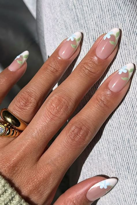 Floral May Nails May Nails Ideas, Prom Nails Silver, Summer Nails 2024, April Nails, May Nails, Cute Spring Nails, Summery Nails, Easter Nails, Nails 2024