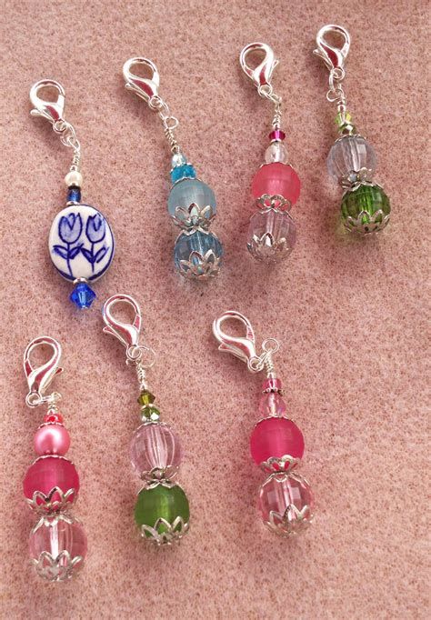 Diy Zipper Pulls, Jewelry Diy Ideas, Purse Charms Diy, Diy Jewelry Projects, Planner Charms, Zipper Charms, Bag Charms, Handbag Charms, Homemade Jewelry