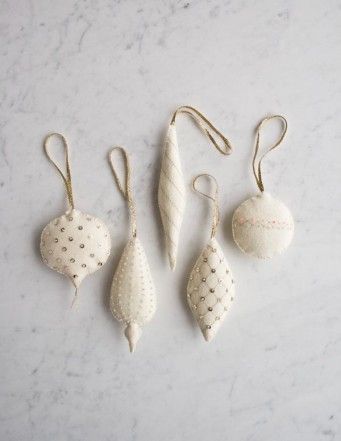 Wool Ornaments, Neli Quilling, Felt Christmas Decorations, Purl Soho, White Ornaments, Ornament Kit, Felt Christmas Ornaments, Handmade Christmas Ornaments, Noel Christmas