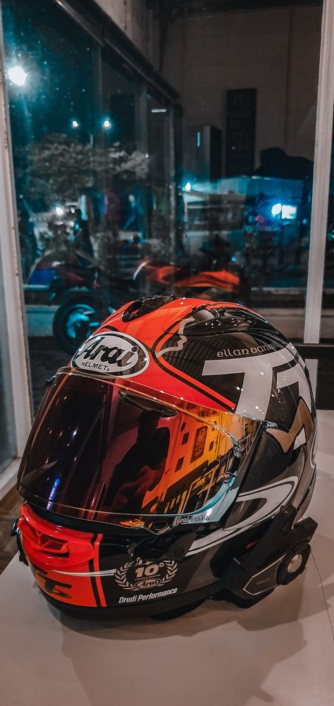 Arai Helmet Design, Helm Arai, Arai Helmet, Arai Helmets, Safety Helmet, Helmet Design, Motorcycle Gear, Motorcycle Helmets, Gym