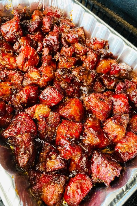 burnt ends in bbq sauce Meat Candy Recipe, Smoker Burnt Ends Recipe, Traeger Brisket Recipes, Burnt Ends Smoker, Pork Shoulder Burnt Ends, Traeger Meals, Traeger Brisket, Pork Burnt Ends, Burnt Ends Recipe