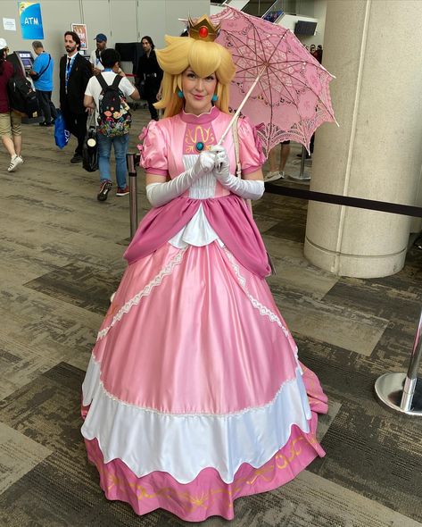 Haas Redd aka @That.Tall.Black.Superman | More incredible cosplay! #SDCC #SDCC2024 #ComicCon #ComicCon2024 #Cosplay #Cosplayer #CosplayersOfInstagram #CosplayersOfIG | Instagram Peach And Bowser Cosplay, Princess Peach Umbrella, Princess Peach Tennis Cosplay, Princess Peach Parasol, Princess Peach Cosplay Tiktok, Princess Peach, Mario, The Incredibles, Instagram