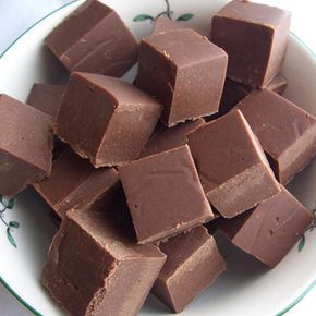 THIS WAS PAST DOWN FOR GENERATIONS.THESE IS SIMPLY THE BEST FUDGE EVER Heath Bar, Fudge Recipes Chocolate, Heath Bars, Mexican Dessert Recipes, Mexican Dessert, Fudge Recipe, Homemade Candies, Köstliche Desserts, Yummy Sweets