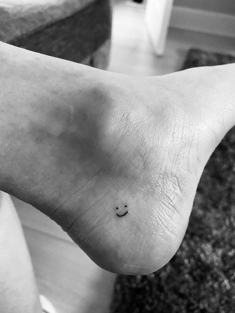 Tiny Smiley Tattoo, Fine Line Smiley Face Tattoo, Smiley Face Tattoo Ankle, Smiley Face Tattoo Toe, Tattoo Ideas Smiley Face, Smiley Face Toe Tattoo, Rosalie Tattoo, Ankel Tattoos Tiny, Smiley Face Finger Tattoo