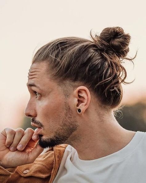 Mens Top Knot, Mens Long Hair Undercut, Long Hair Fade, Mens Ponytail Hairstyles, Man Bun Haircut, Long Hair Shaved Sides, Knot Hairstyle, Man Bun Styles, Knot Hairstyles