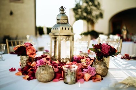 Indian Wedding Centerpieces, Weddings Decorations Elegant Romantic, Indian Wedding Flowers, Indian Table, Indian Reception, Wedding In Tuscany, Wedding Mandap, Indian Wedding Reception, Indian Fusion Wedding