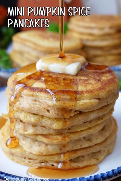 Three plates of mini pumpkin spice pancakes all topped with butter and maple syrup. Homemade Macaroni Salad, Spice Pancakes, Fall Recipes Breakfast, Yummy Pancake Recipe, Pumpkin Spice Pancakes, Pumpkin Pancake Recipe, Pumpkin Pancakes, Tasty Pancakes, Fall Breakfast