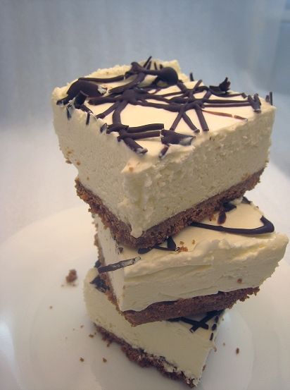 eatingclub vancouver: No-Bake Cheesecake with Ginger Cookie Crust.  (I'm using gf ginger snaps) Ginger Snap Crust, Gingerbread Crust, Biscuit Cupcakes, Baked Cheesecake, Cupcake Shops, Bake Cheesecake, Ginger Snap, Favorite Dessert Recipes, Ginger Cookies