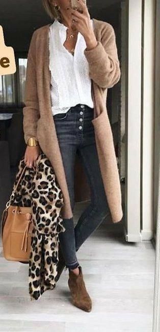 Mode Over 50, Vinter Mode Outfits, Moda Over 40, Clothes For Women Over 50, Stil Elegant, Mode Casual, Cardigan Outfits, Looks Chic, Fall Clothes