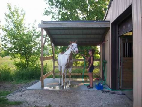 Outdoor wash area Horse Area Ideas, Horse Wash Bay, Pole Barn Houses, Horse Shed, Horse Farm Ideas, Diy Horse Barn, Horse Barn Ideas Stables, Barn Stalls, Stable Ideas