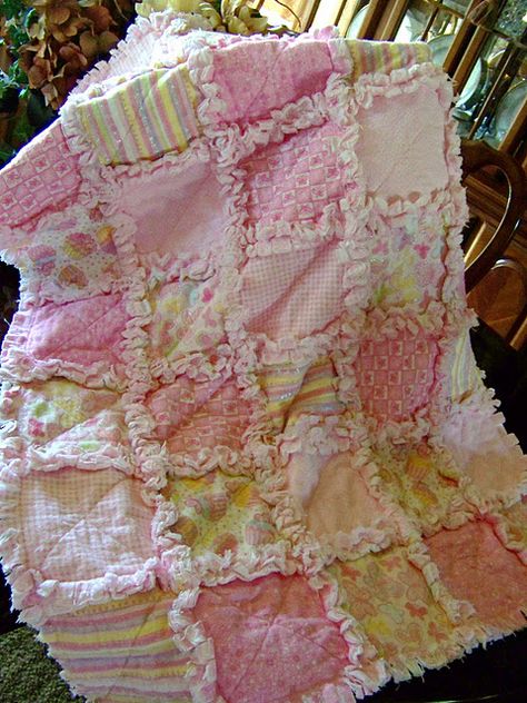 Rag quilt instructions---Can't wait to do this! Rag Quilt Instructions, Rag Quilt Patterns, Baby Rag Quilts, Cute Blankets, Yellow Baby, Patchwork Quilting, Rag Quilt, Quilting Crafts, Quilt Tutorials