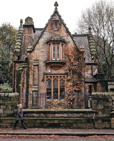 Simply Scotland 🏴󠁧󠁢󠁳󠁣󠁴󠁿 on Instagram: “📍Dalry, Edinburgh Photo by: @edienthusiast  Tag someone you need to visit Scotland with! ——————————————— Don’t forget to follow…” Houses In Ireland, German Architecture, Historic New England, Creepy Houses, Spooky House, Instagram Autumn, Tudor House, Visit Scotland, Unique Houses