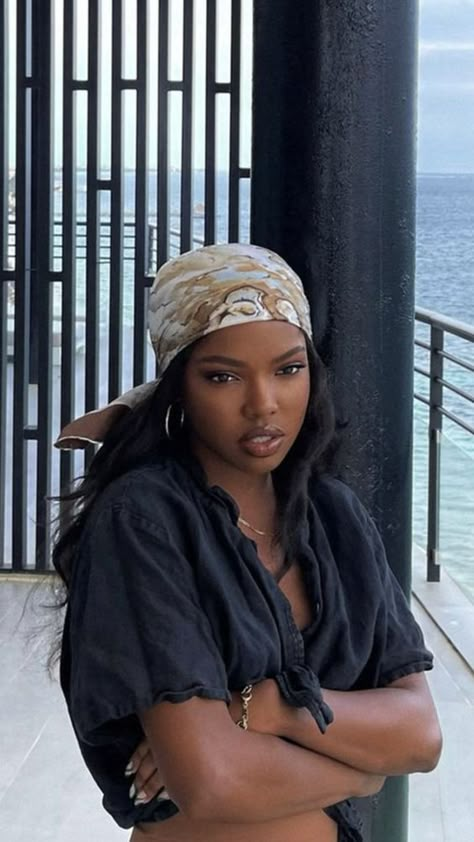 18 CUTE BANDANNA HAIRSTYLES YOU WILL LOVE Caribbean Women Beauty, Durags Women Outfits, Bandana Hairstyles Black Women, Durags Women, Head Scarf Outfit, Headwrap Hairstyles, Braided Scarf, Head Wrap Styles, Hair Wrap Scarf