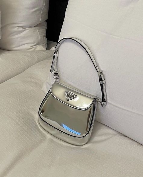 fan outfits account on Twitter: "silver prada bag… " 00s Mode, Silver Bags, Fancy Bags, Pretty Bags, Givency Antigona Bag, Cute Bags, Bags Designer Fashion, Mode Inspiration, Prada Bag