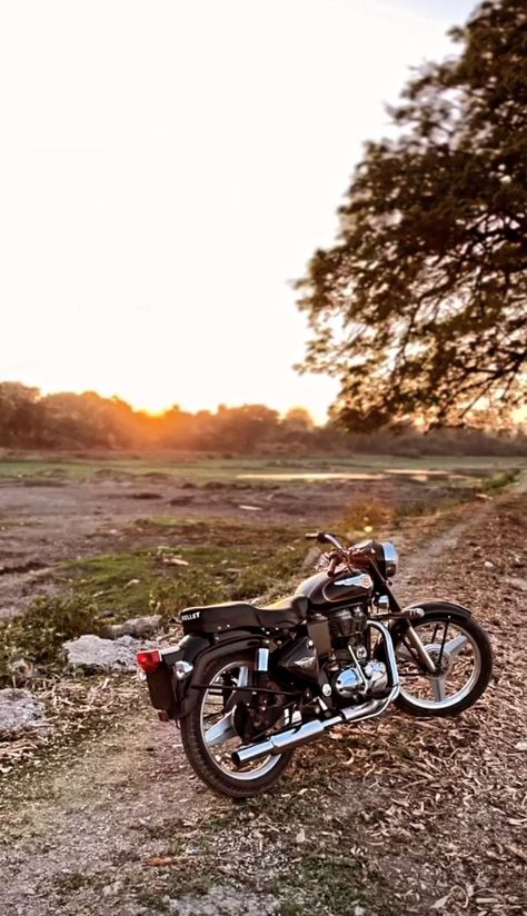 Bullet Bike Royal Enfield Snap Story, Standard Bullet 350 Wallpaper, Bullet Standard 350, Royal Enfield Standard 350, Bullet Snap, A And M Letters Love Dp, Bullet Pics, Money Images Cash Indian, Instagram Ios