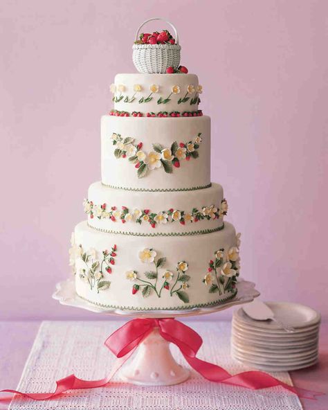 Strawberry Wedding Cakes, Sugar Flower Wedding Cake, Fruit Wedding Cake, Wedding Strawberries, Wedding Cake Vanilla, Yellow Cake Recipe, Cake With Flowers, Fruit Wedding, Wedding Cake Recipe