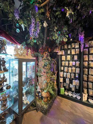 Head Shop Ideas, Magic Store Aesthetic, Witch Cafe Aesthetic, Witchy Shop Ideas, Witch Store Ideas, Witchy Store Aesthetic, Crystal Store Aesthetic, Witchy Bookstore, Witch Store Aesthetic