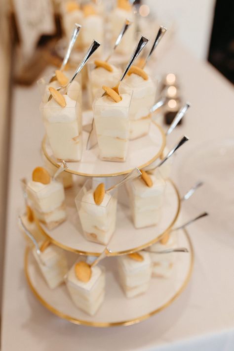 Banana Pudding Wedding Cups, Vanilla Dessert Shooters, Banana Pudding In A Cup, Banana Pudding Wedding, Mini Banana Pudding Cups, Banana Pudding Shooters, Desert Shooters, Grad Desserts, Pudding Shooters