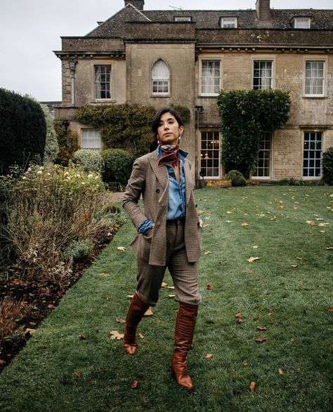 Casual English Riding Outfits, English Outfit Woman, Farm Outfit Aesthetic Winter, English Countryside Aesthetic Fashion, English Countryside Autumn Fashion, Autumn Equestrian Aesthetic, Cottagecore Winter Outfits, British Country Style, Countryside Fashion