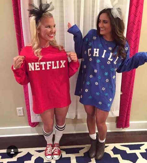 20 Best Cheap (And Adorably Creative!) DIY Halloween Costume Ideas Halloween Costume Teenage Girl, Costumes For Teenage Girl, Creative Halloween Costumes Diy, Meme Costume, Cute Group Halloween Costumes, Friend Costumes, Teen Halloween, Cheap Halloween Costumes, Bff Halloween Costumes