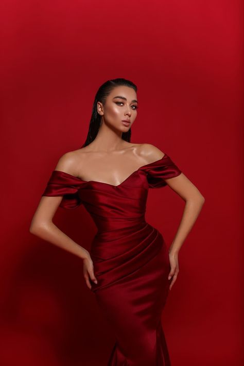 Red Dress Studio Photoshoot, Red Satin Dress Classy, Red Gown Photoshoot, Red Dress Hairstyles, Mezon Dresses, Red Dress Photoshoot Ideas, Satin Burgundy Dress, Burgundy Satin Dress, Hot Red Dress