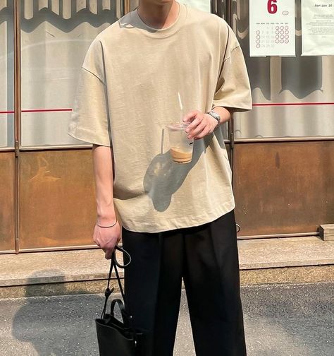 Beige Tshirt Outfits Men, Korean Oversized Outfit Men, Outfit Ideas Men Korean, Brown Tshirt Outfit, Oversized Outfit Men, Oversized Tshirt Outfit Men, Boys Dressing Style, Korean Outfits Men, Oversized Shirt Men