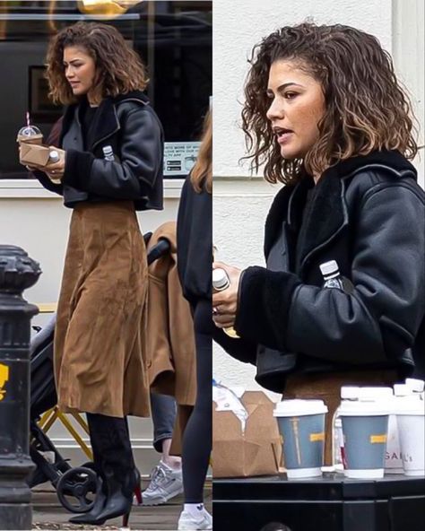 Zendaya Short Hair Curly, Zendaya Curly Hair, Zendaya Short Hair, Zendaya Hair, Bob Haircut Curly, Zendaya Style, Curly Hair Photos, Wavy Haircuts, Sydney Sweeney