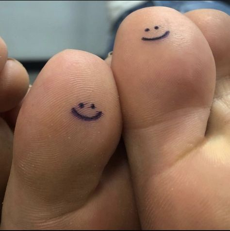 Smiley Face Tattoo Finger Two People, Smiley Face Tattoo On Hand, Hand Tattoos Smiley Face, Smiley Face Toe Tattoo, Smile Face Tattoo Finger, Small Stick N Poke Ideas, Smiley Face Finger Tattoos, Smile Tattoos, Smile Face Tattoo