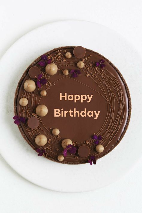 Chocolate Birthday Cake Decoration, Birthday Cake Alternatives, Torte Creative, Cake Decorating Books, Birthday Cake For Husband, Chocolate Cake Designs, Cake For Husband, Cake Decorating For Beginners, Easy Chocolate Cake